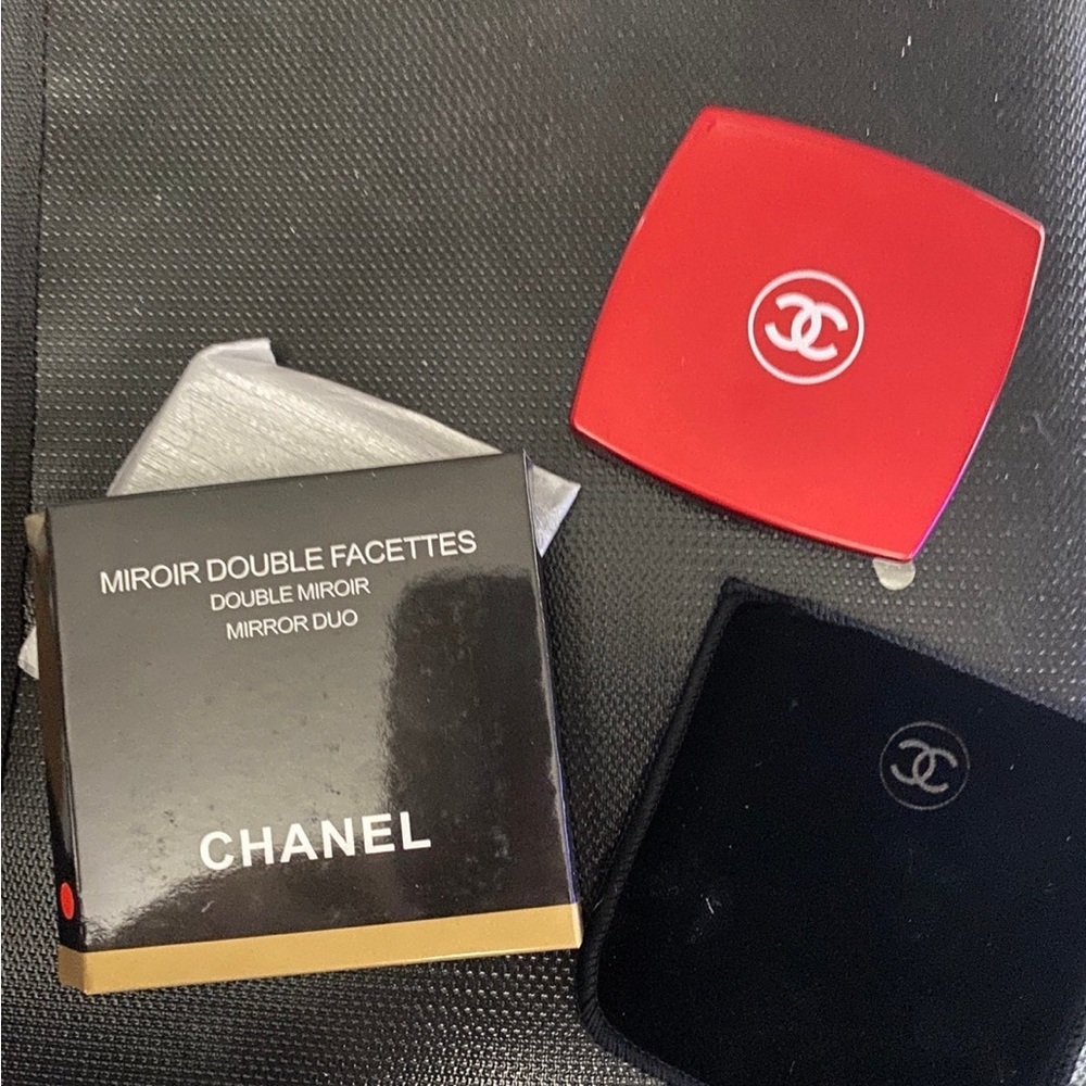 NIB RED CHANEL LIMITED EDITION  DOUBLE FACETTES MIRROR DUO
